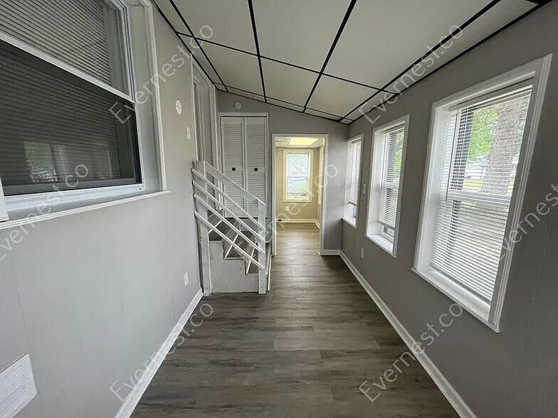 Building Photo - 9101 Hugh St