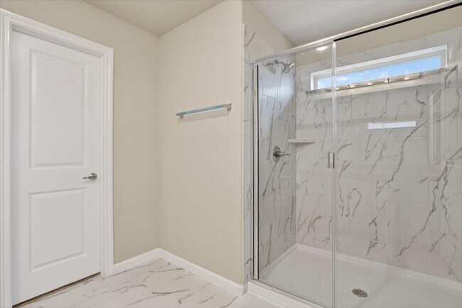 Building Photo - 925 Creekhollow Dr