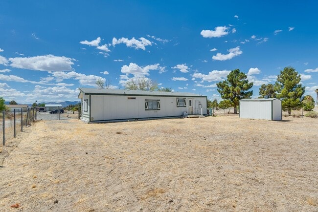 Building Photo - Three bed, 2 full bath, manufactured home ...