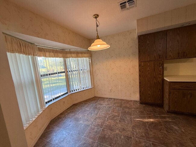 Building Photo - ENJOY EXCLUSIVE RAINBOW RIVER BEACH ACCESS with this beautiful 2BR/2BA Home in Rainbow Springs Co...