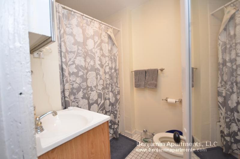 Building Photo - 48 Garden St