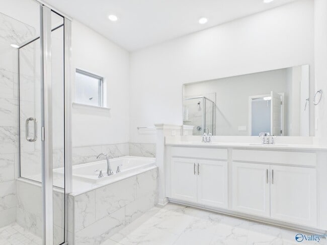Building Photo - 18072 Longleaf Dr