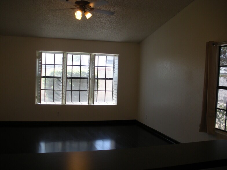 Building Photo - 6611 W Jamaica Dr