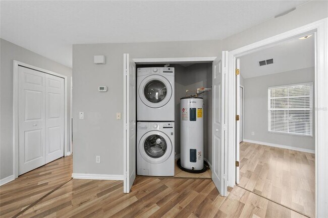 Building Photo - 10109 Regent Park Dr