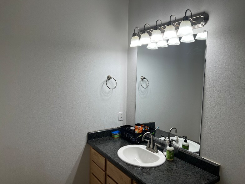 Building Photo - 6101 Lombard Cir