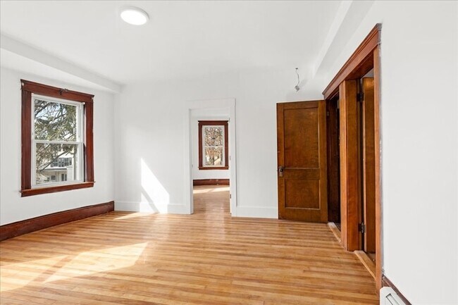 Building Photo - 183 Vernon St