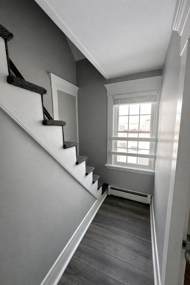 Building Photo - 17 S State St