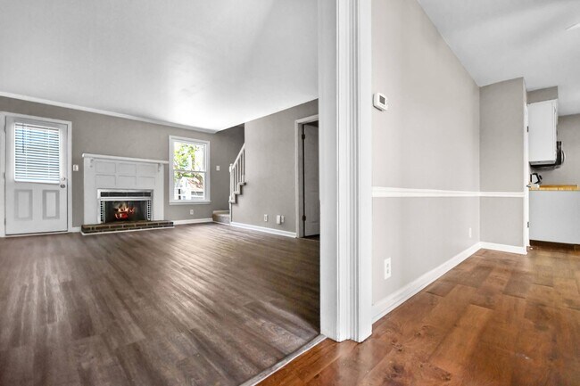 Building Photo - Pet Friendly Three Bedroom!