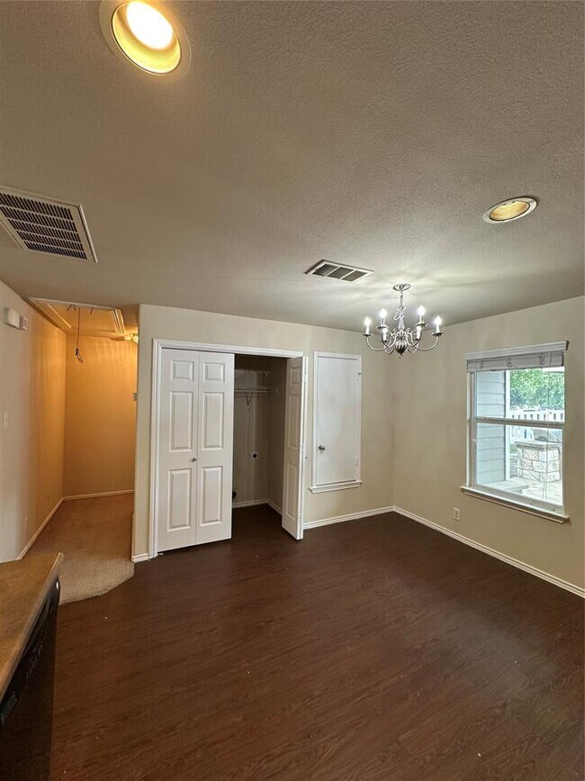 Building Photo - 18520 Mammoth Cave Blvd