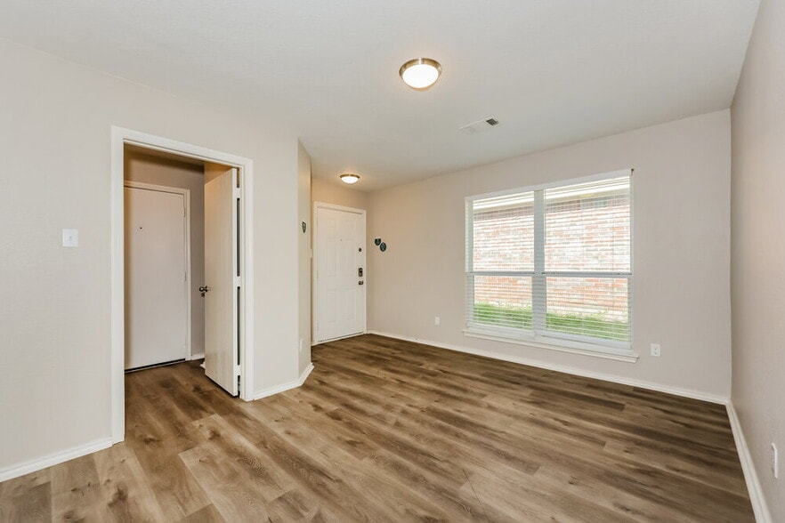 Building Photo - 3037 San Martin Dr