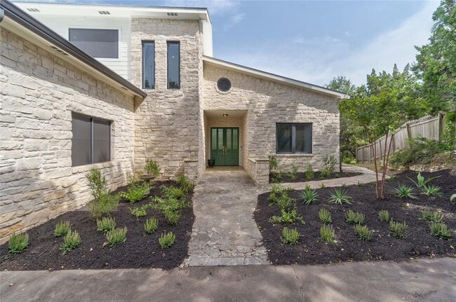 Building Photo - 2102 Paisano Rd