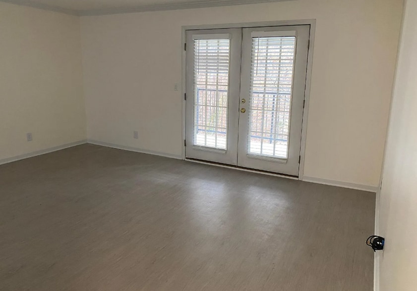 Building Photo - 3615 Essex Ave