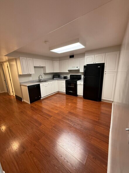 Building Photo - 7928 S DA VINCI DR