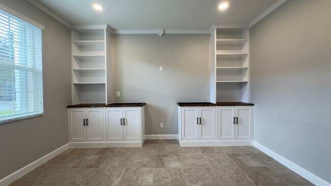 Building Photo - Charming 2-Bed Townhouse with on Ashley River Road!