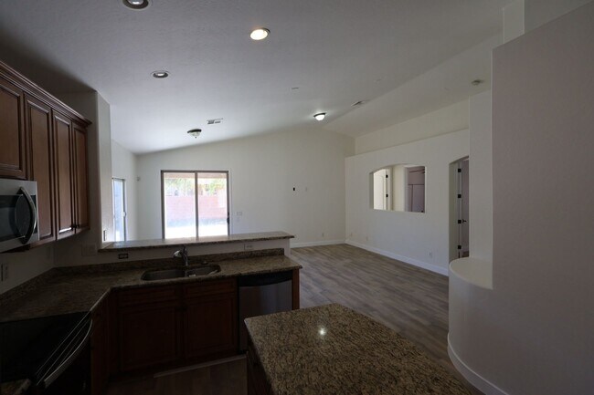 Building Photo - Remodeled 4 Bed 2 Bath Home.