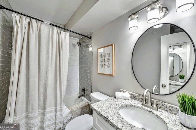 Building Photo - 2858 Rosehill St