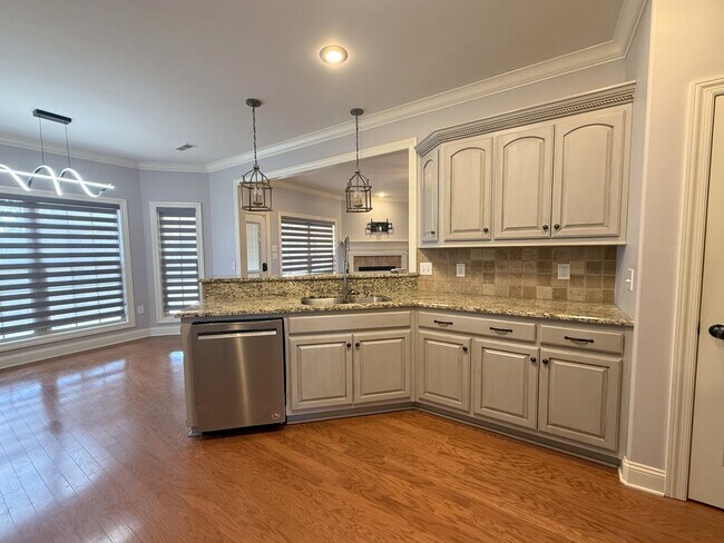 Building Photo - 118 Crystal Lake Dr