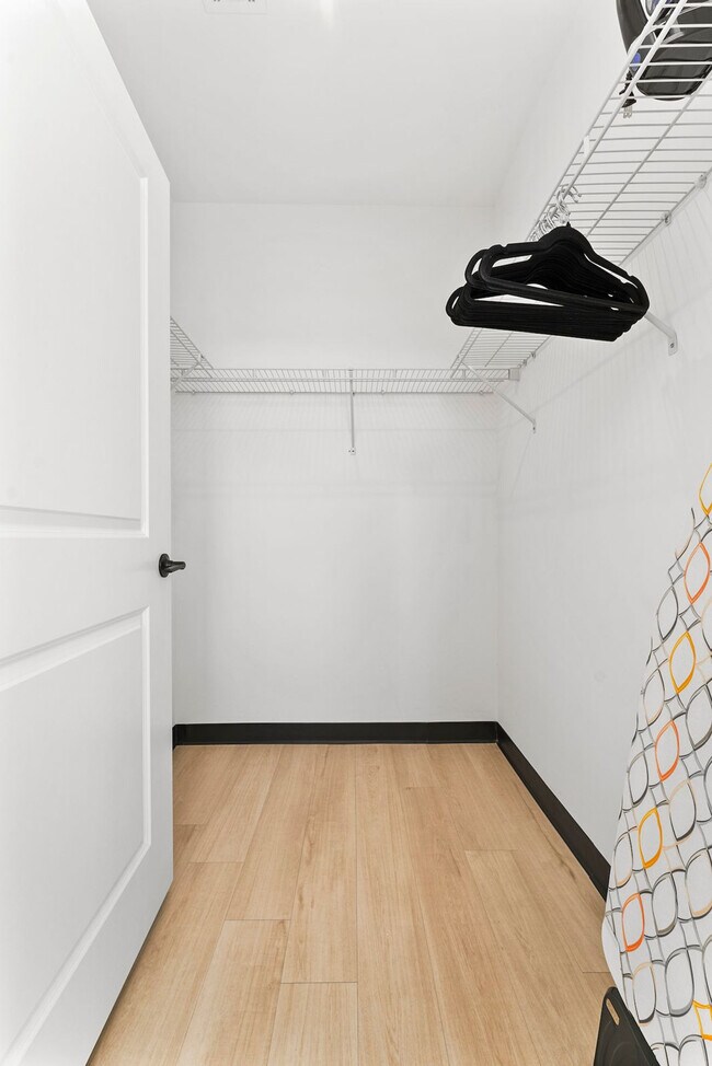 Building Photo - 600 Broadway-SI ID1240273P