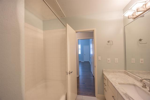 Building Photo - 3015 Bryan St