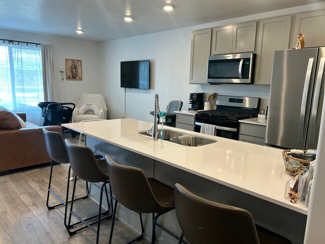 Building Photo - 8714 W Cordero Dr