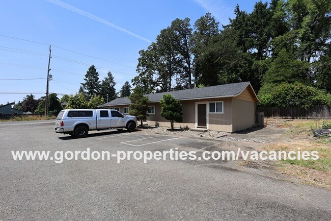 Building Photo - SE Arista Dr - 1 bedroom apartment in the ...