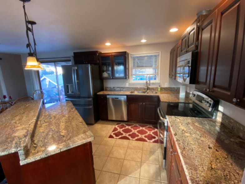 Building Photo - 1332 S Loves Ct