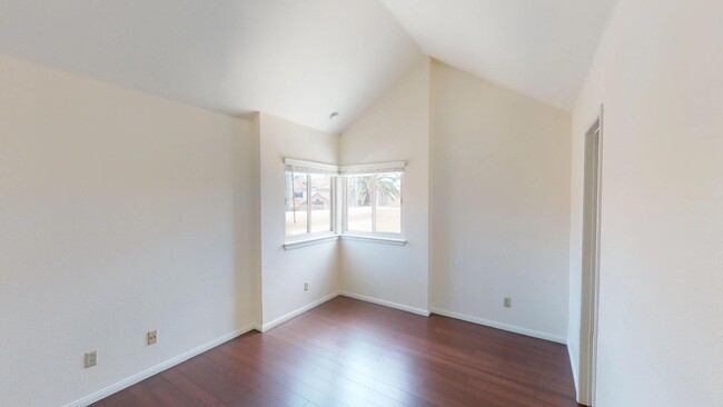 Building Photo - Spacious 3 bedroom | Cays with partial oce...
