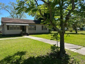 Building Photo - Crystal Springs, Country Home, Large Lot a...