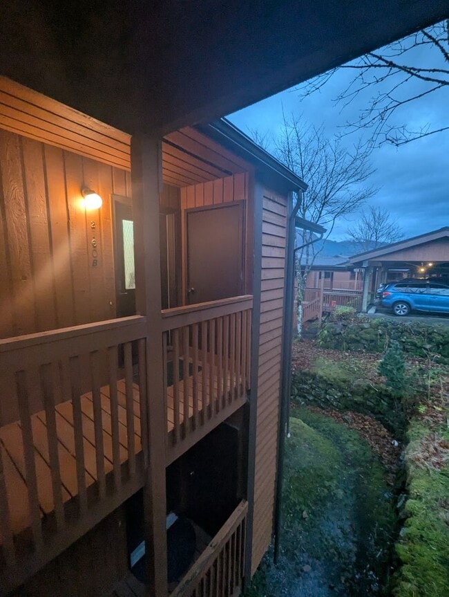 Building Photo - 2 bed/1 bath Crowhill condo on Douglas- Unfurnished