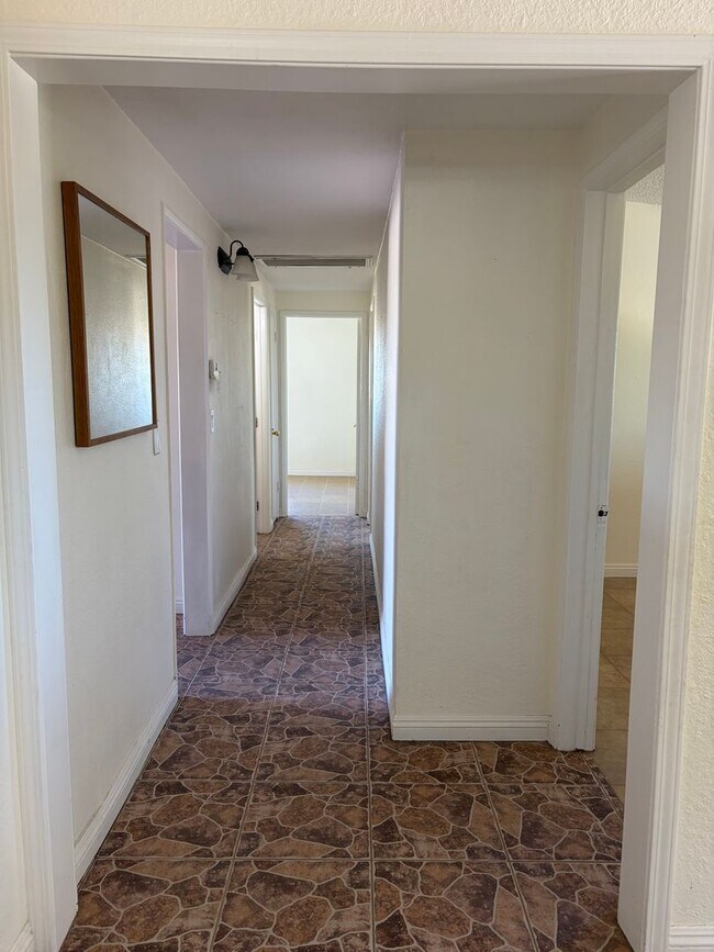 Building Photo - 3Bedroom/1.5 Bath Homeon 2.5 Acres...Rural Living At It's Best and For Only $2100 a Month