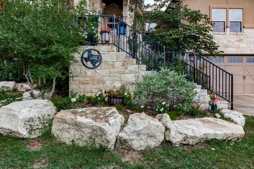 Building Photo - 308 Enchanted Hilltop Way