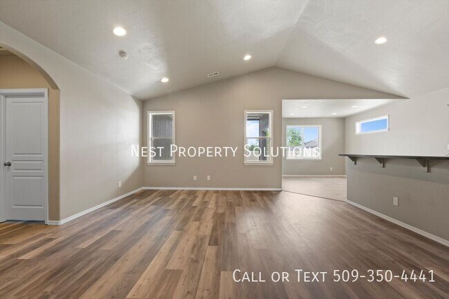 Building Photo - 558 S Lakeland Dr