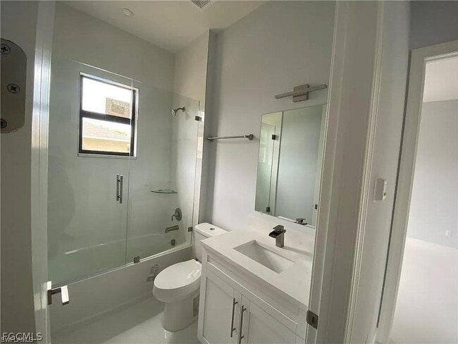 Building Photo - 3738 SE Santa Barbara Pl