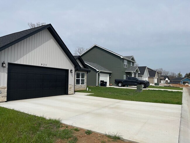 Building Photo - Built in 2025 3 Bed 2 Bath FOR RENT