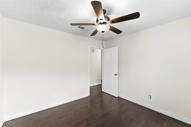 Building Photo - 3415 Honey Creek Dr