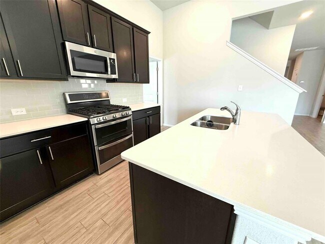 Building Photo - 301 Bright Star Ln