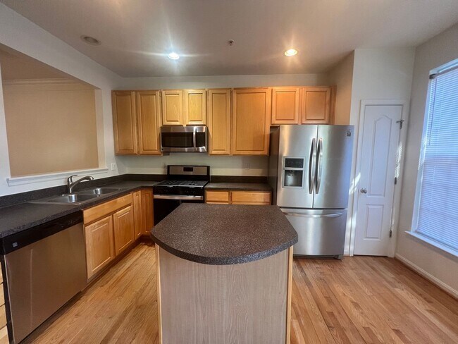 Building Photo - Updated 3 Bedroom Townhome in Upper Marlboro!