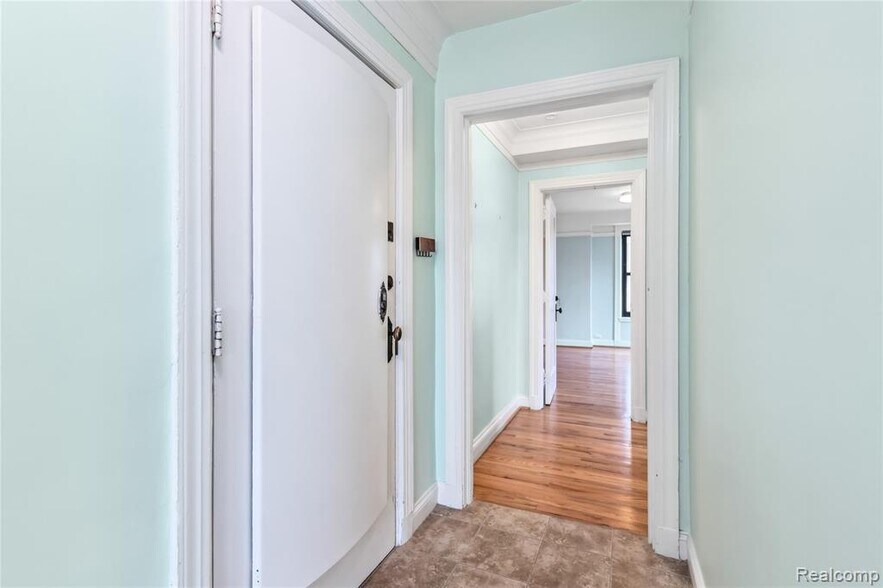 Building Photo - 15 E Kirby St