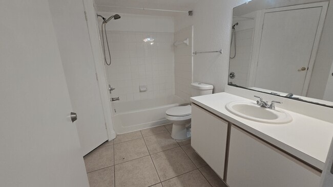 Building Photo - 2200 Key W Ct