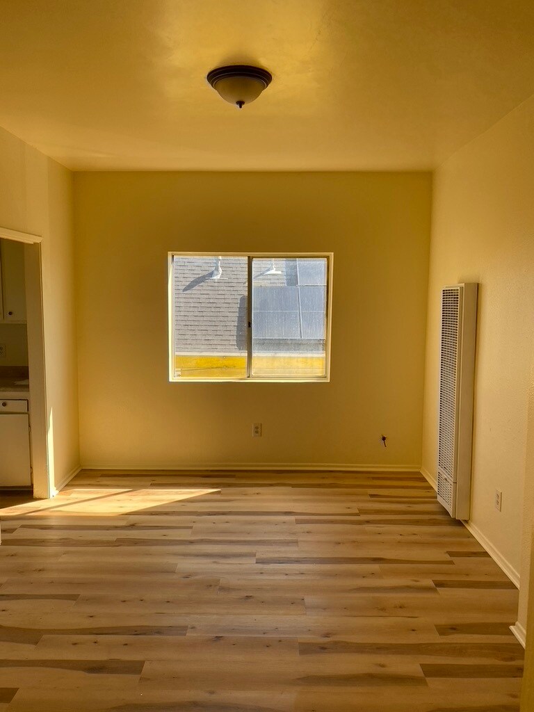 Livingroom/dining room - 3050 National Ave