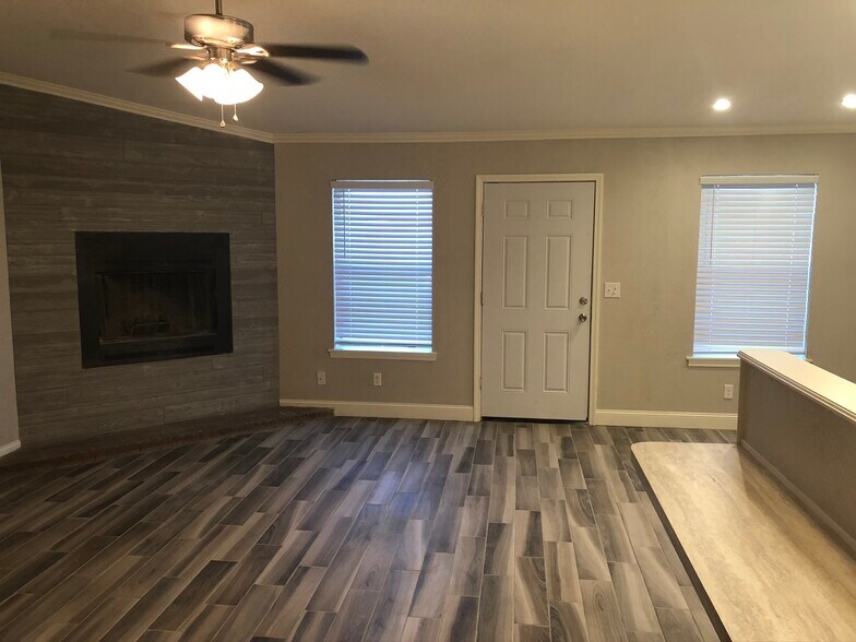 Building Photo - 812 Hardy Springs Cir