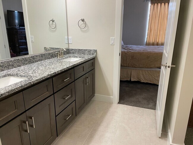 Building Photo - Great home located in Hurricane!