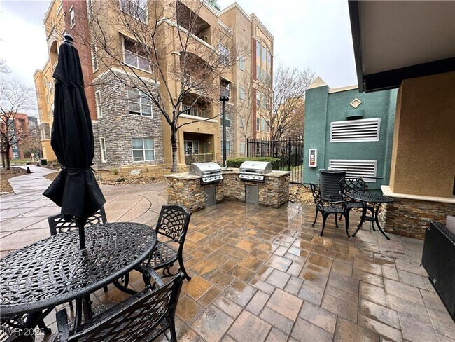 Building Photo - 56 E Serene Ave