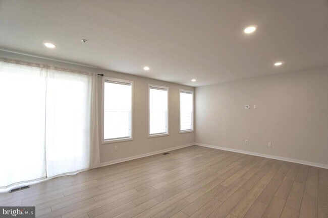 Building Photo - 332 Aspen Wy