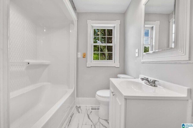 Building Photo - 3027 Cora Ave