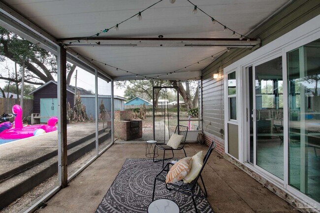 Building Photo - 1111 S Old Corry Field Rd