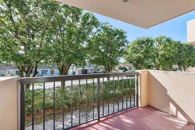 Building Photo - 995 SW 84th Ave