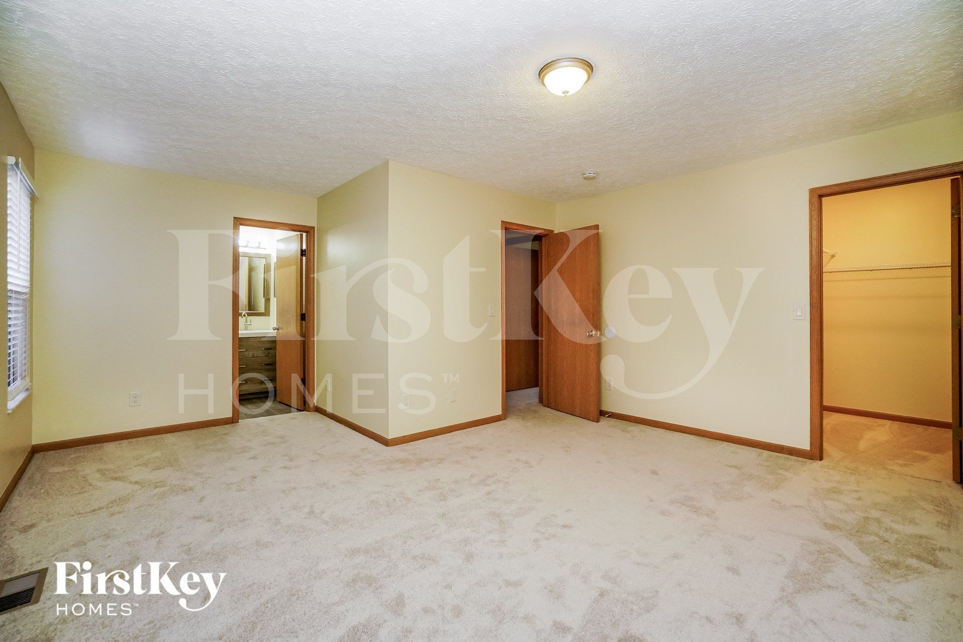 Building Photo - 3953 Highland Bluff Dr