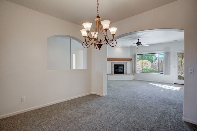 Building Photo - 3 Bedroom, 2 Bath Home in Prescott!