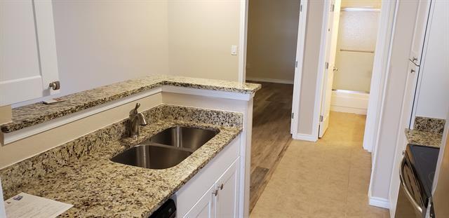 Building Photo - 2304 Balsam Dr